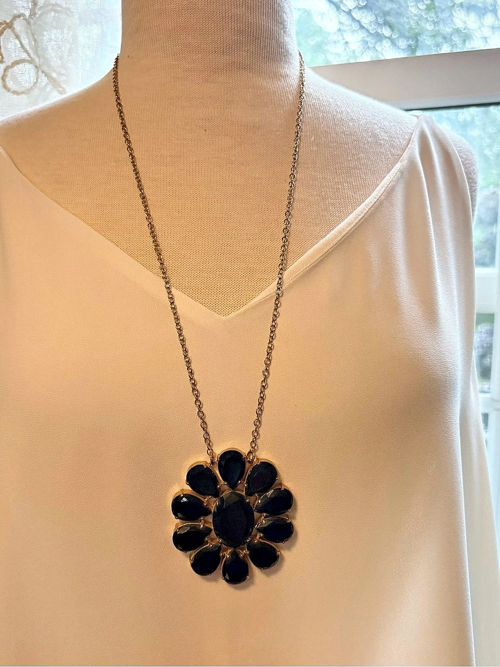 Kate Spade Black Gold Tone Flower Crystal Pendant Long Statement Necklace (EUC)